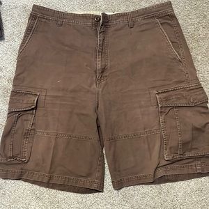 Men’s Brown colored cargo shorts.